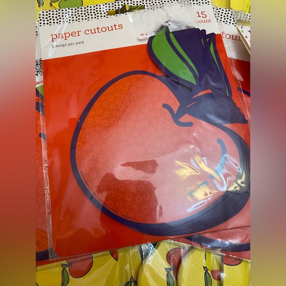 New in Package 11 piece Teacher Apple Bulletin Board Package - Picture 2 of 5